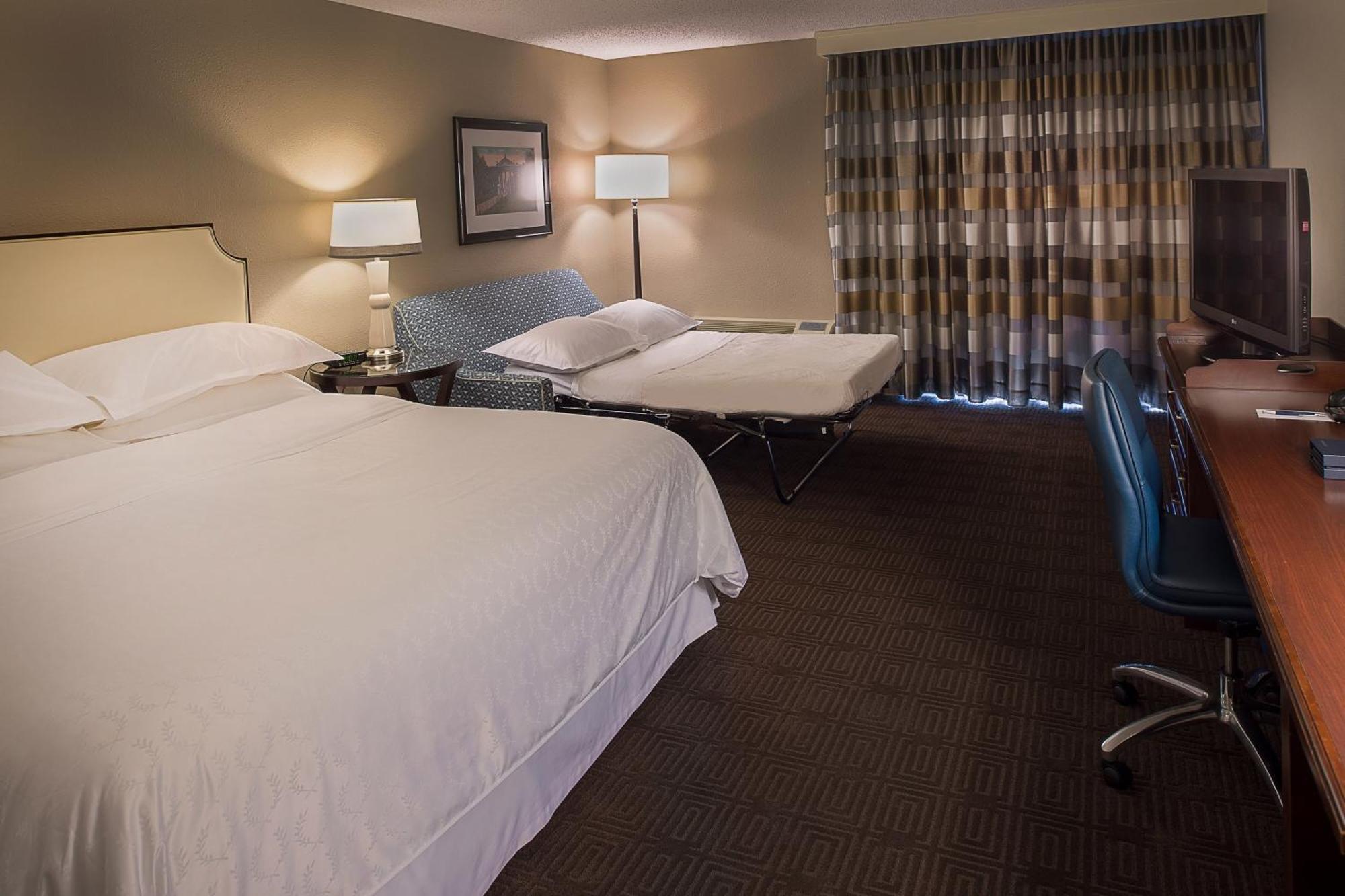 Hotel Sheraton Westport Lakeside 3*