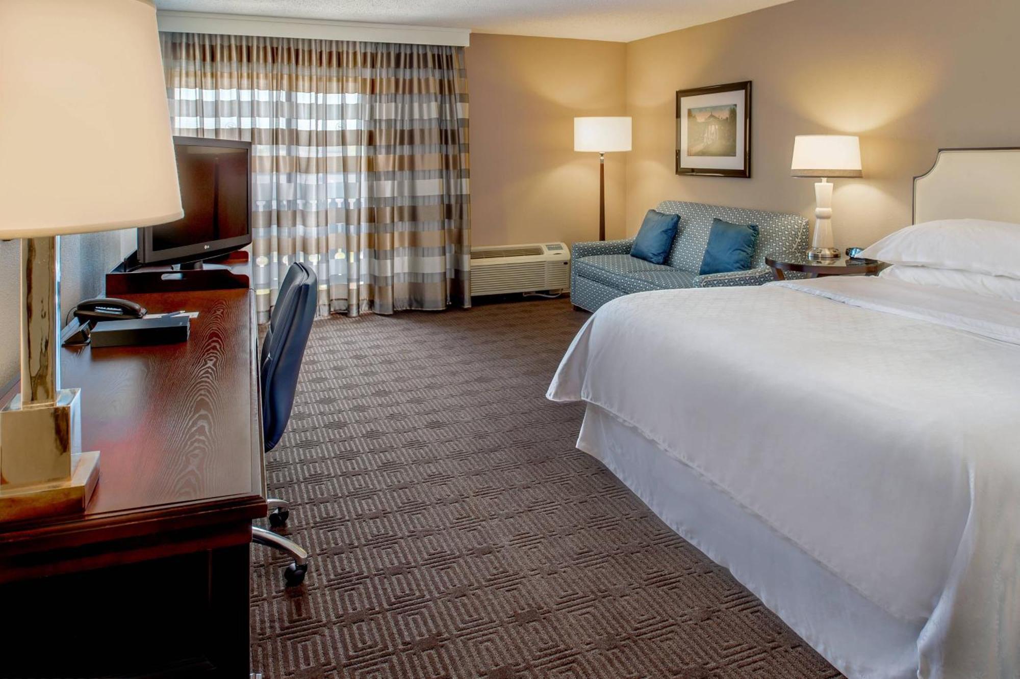 Sheraton Westport Lakeside Hotel 3*