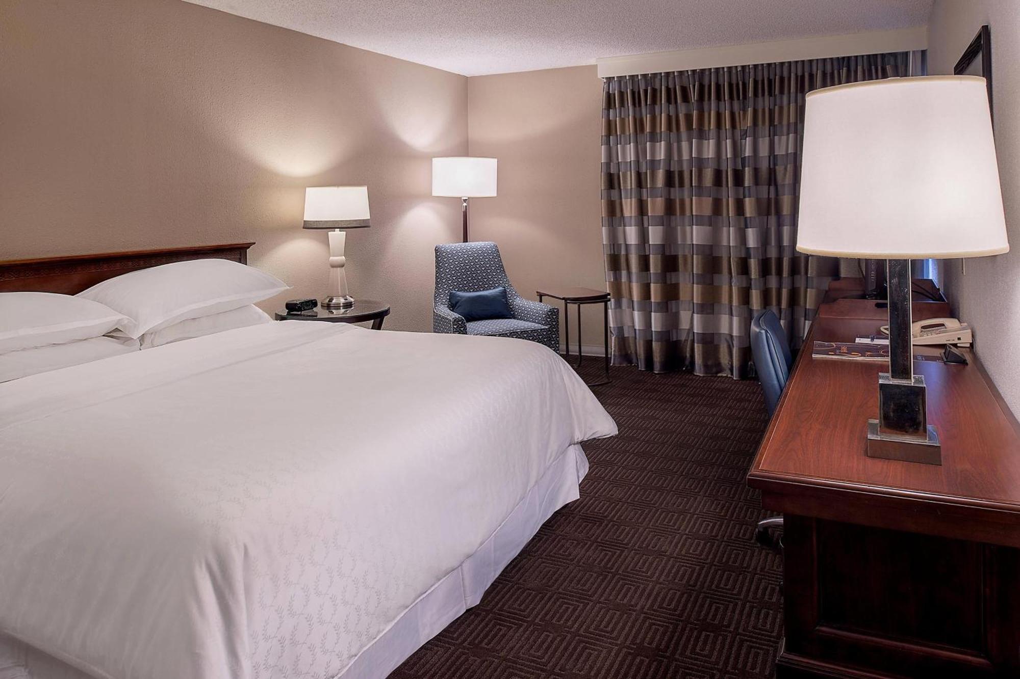 Hotel Sheraton Westport Lakeside 3*
