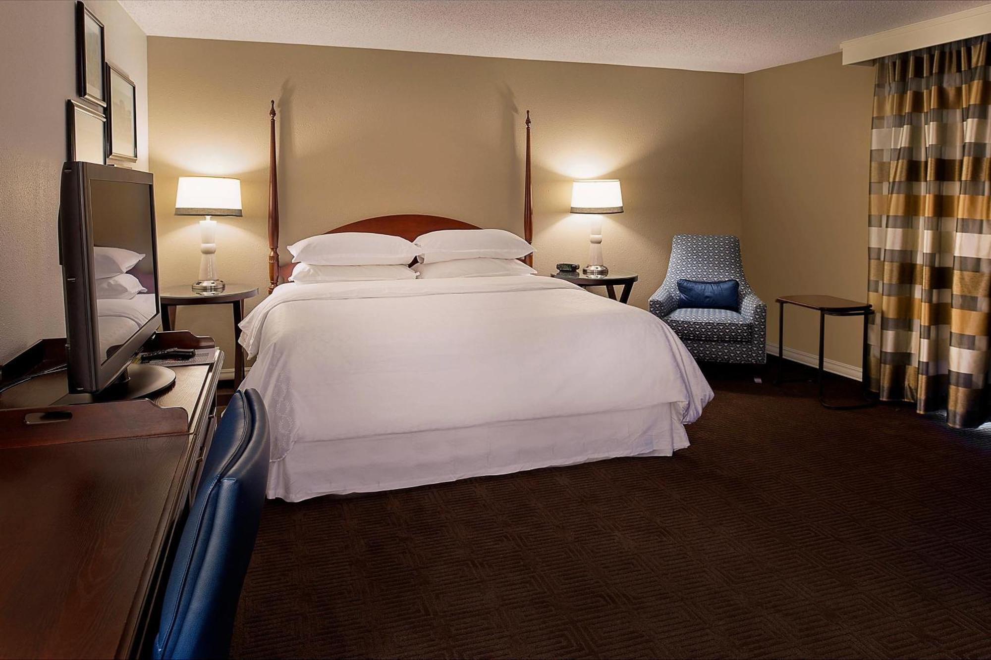 Sheraton Westport Lakeside Hotel