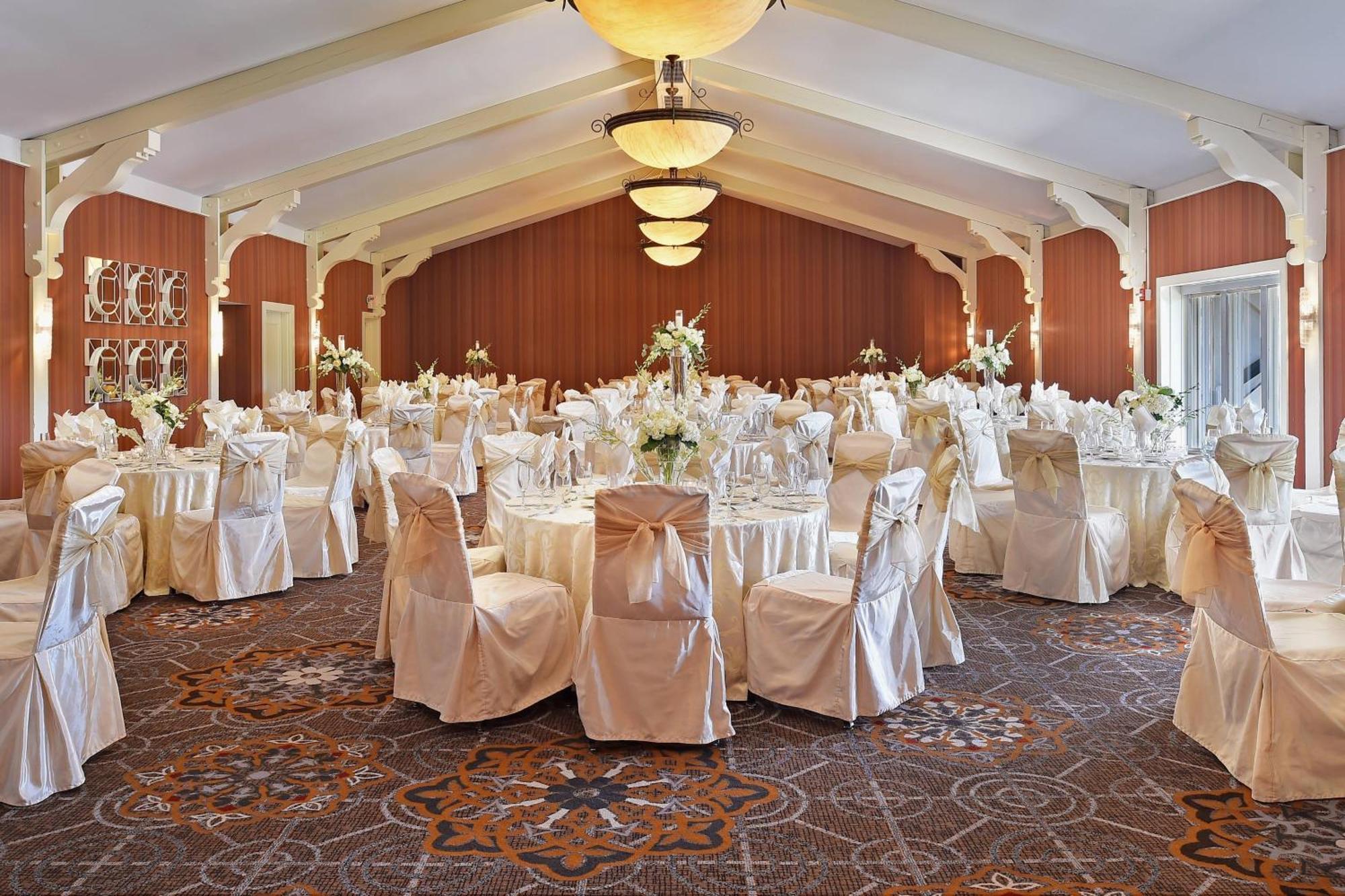 Sheraton Westport Lakeside 3*