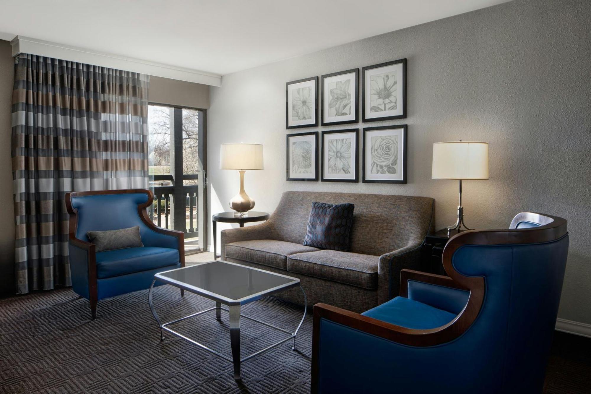 Sheraton Westport Lakeside Hotel 3*