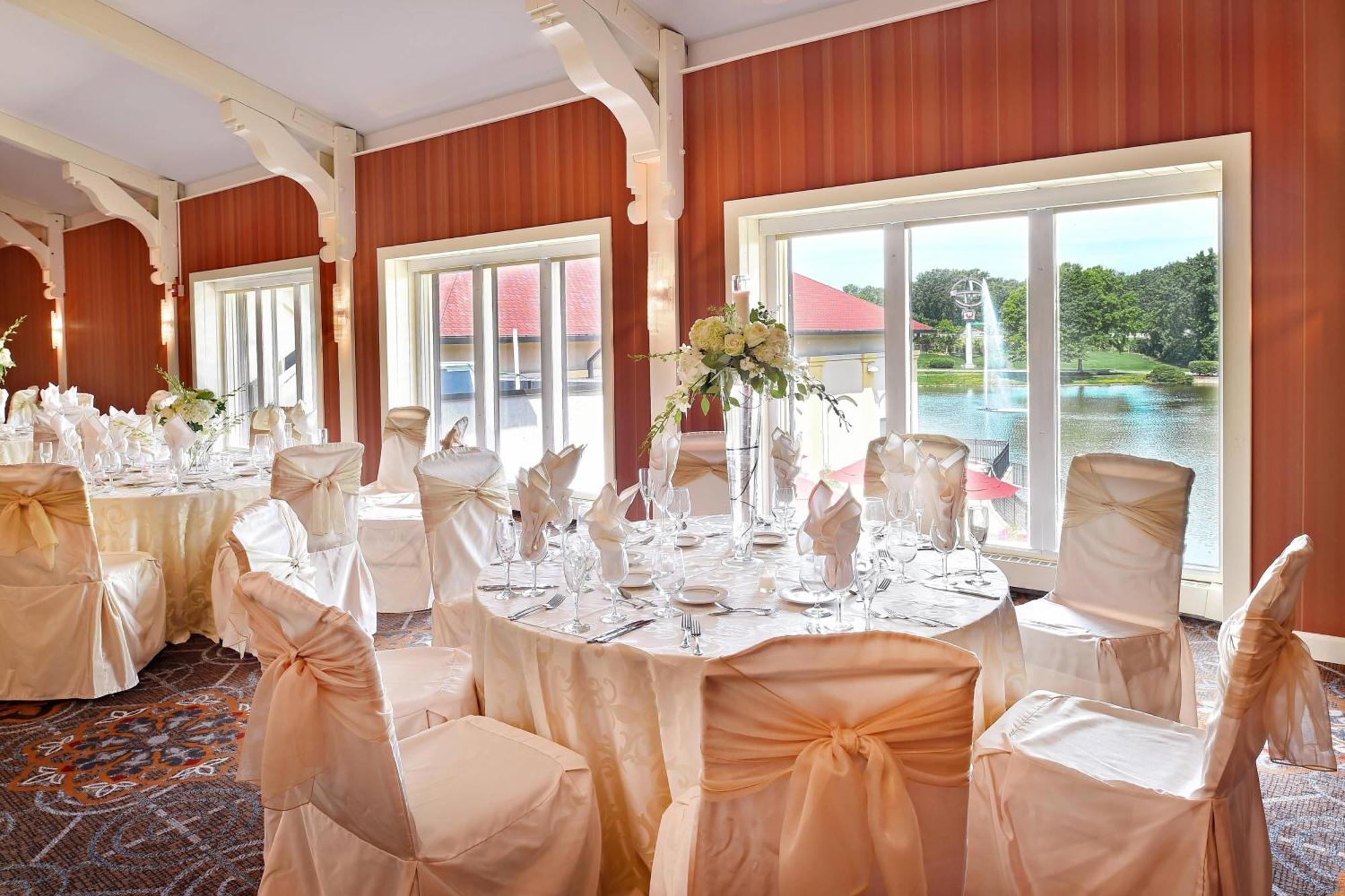 Sheraton Westport Lakeside
