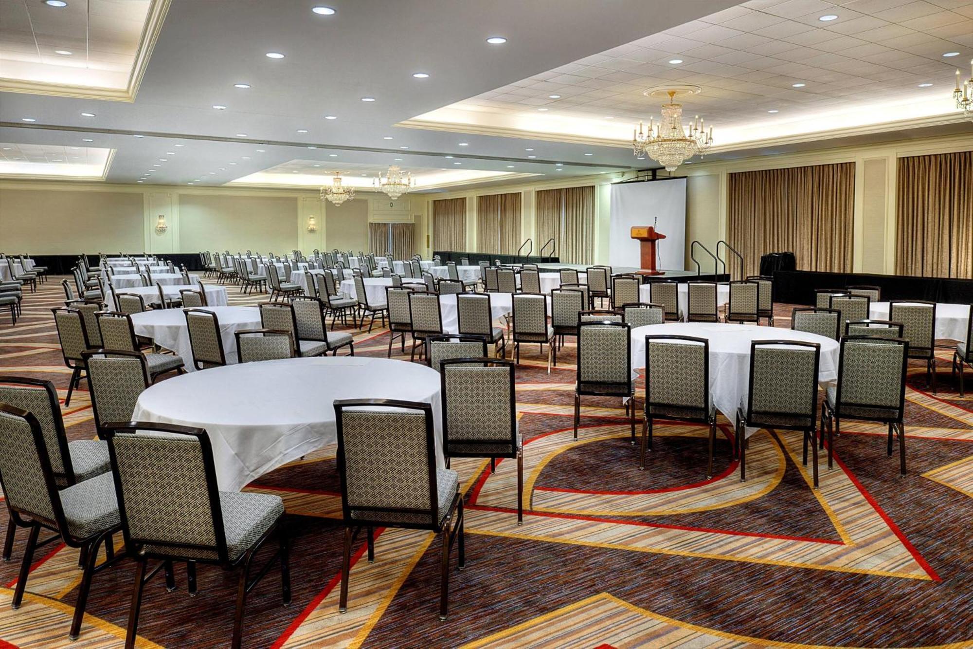 Hotel Sheraton Westport Lakeside 3*