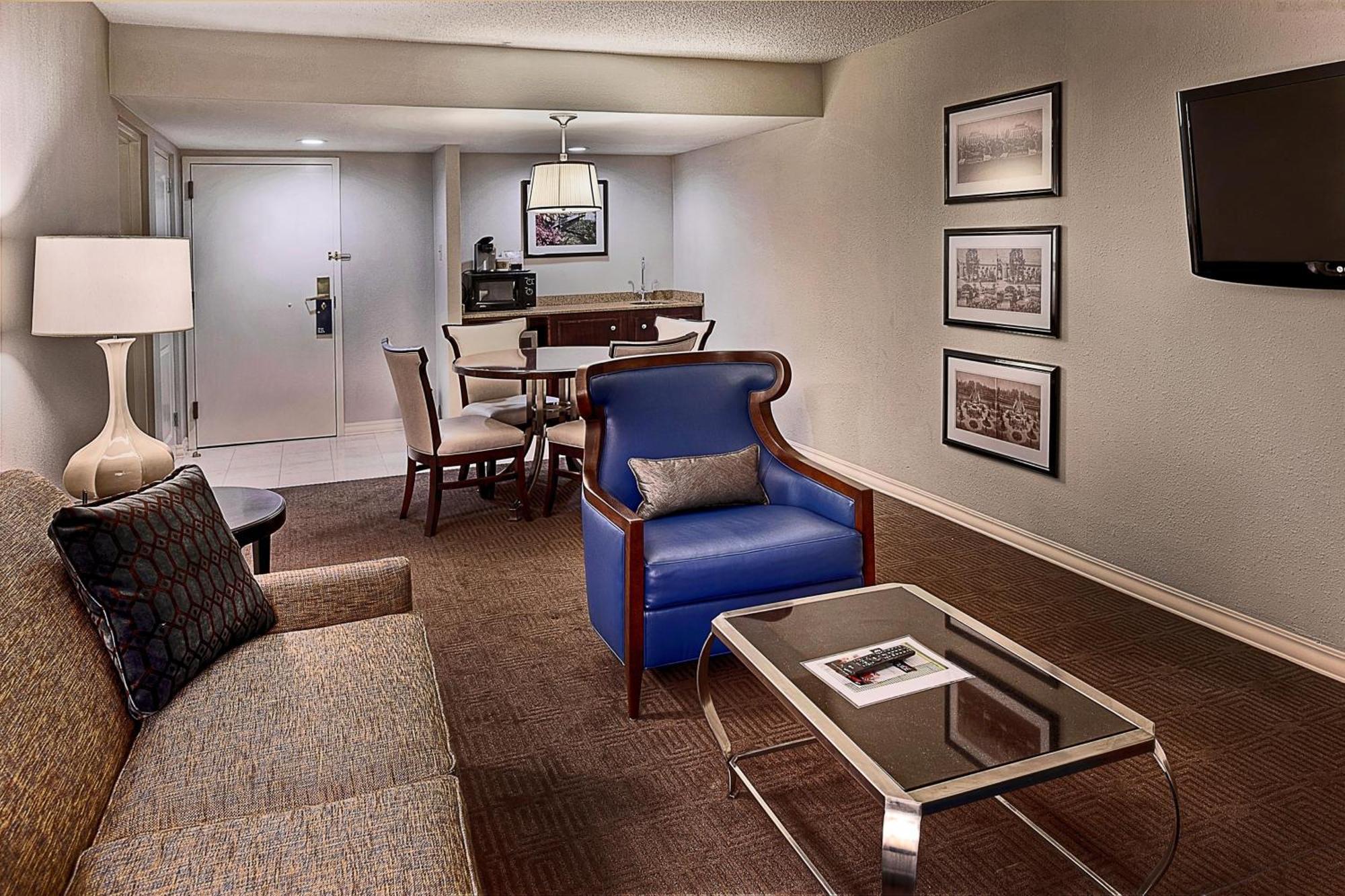 Sheraton Westport Lakeside Hotel 3*