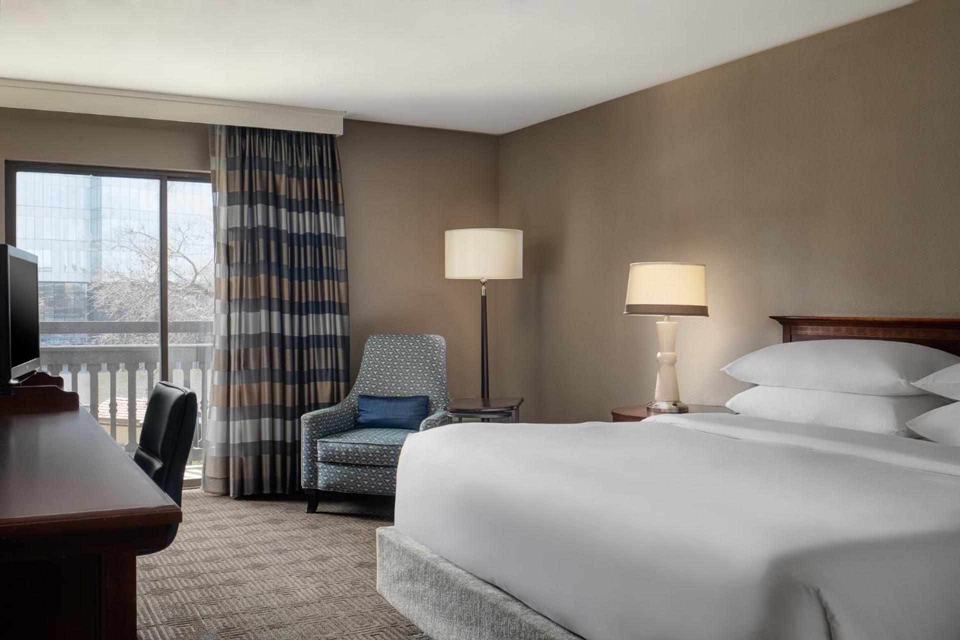 Sheraton Westport Lakeside Hotel 3*