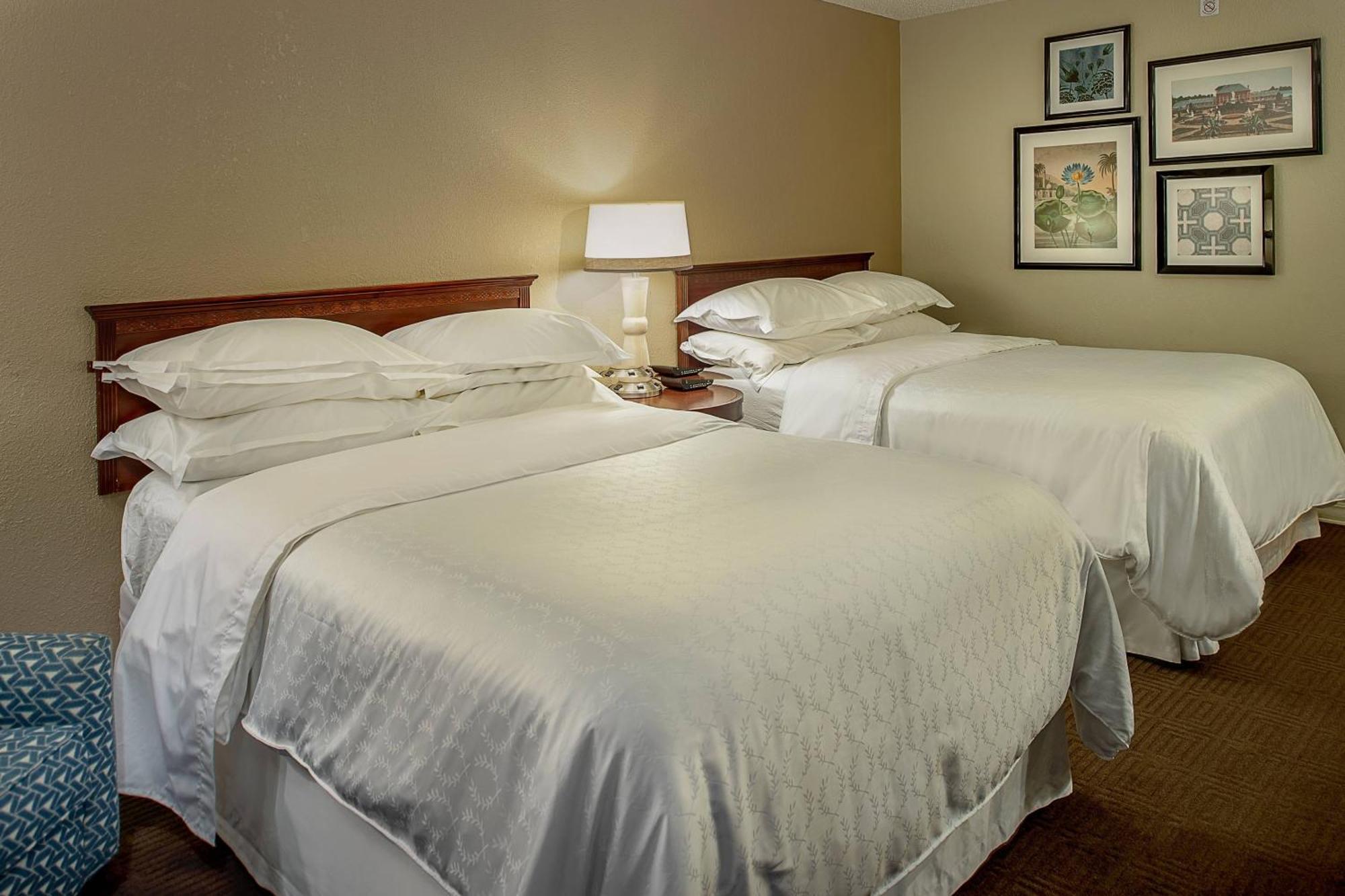 Hotel Sheraton Westport Lakeside 3*