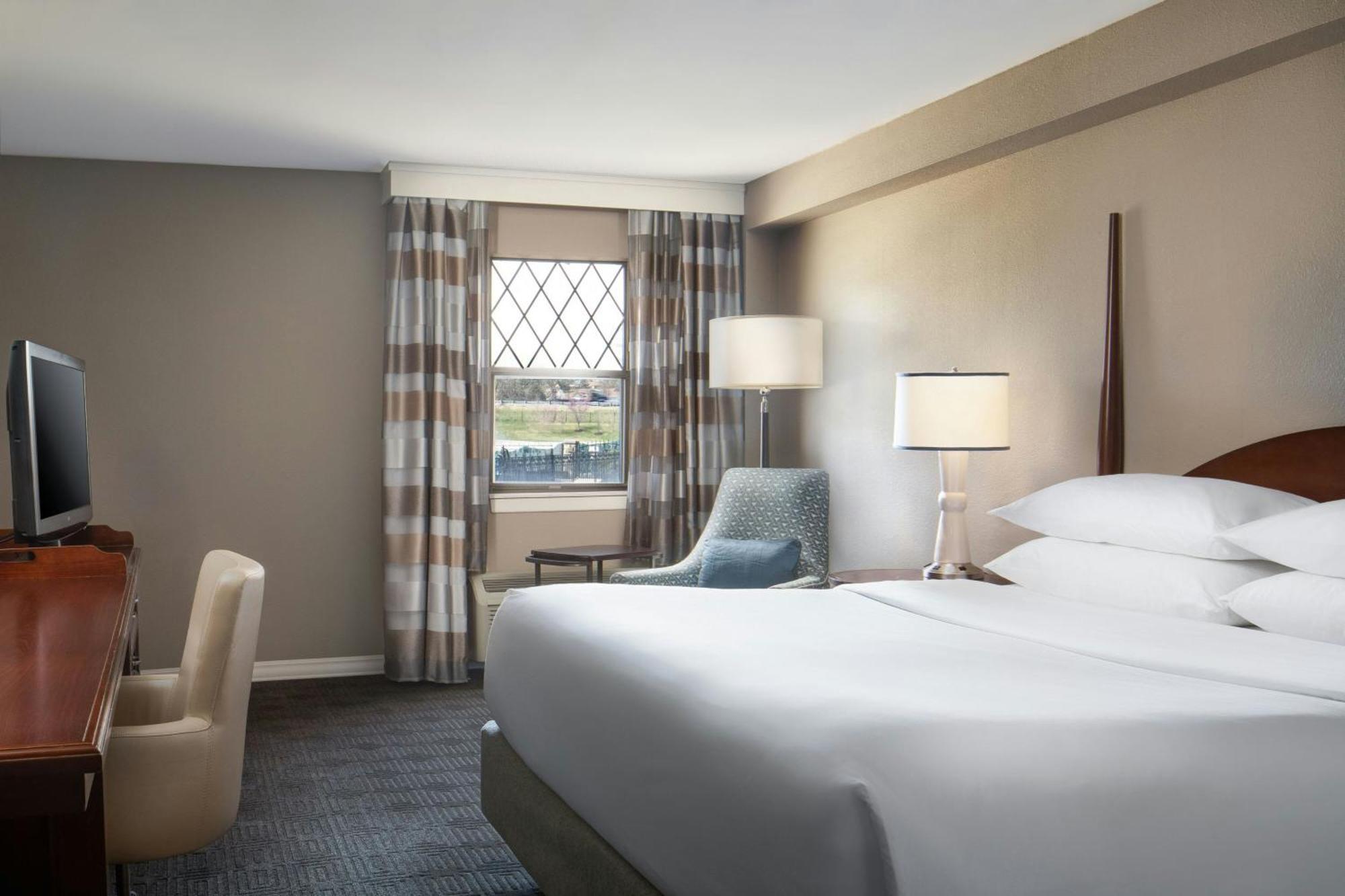 Sheraton Westport Lakeside